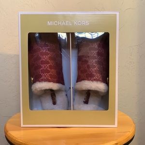 MICHAEL KORS SLIPPERS so cute never worn, brand new with box